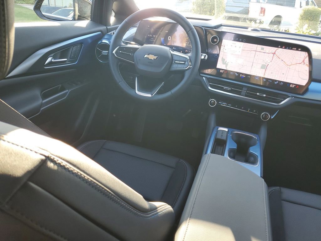 Used 2026 Chevrolet Equinox EV LT image 11