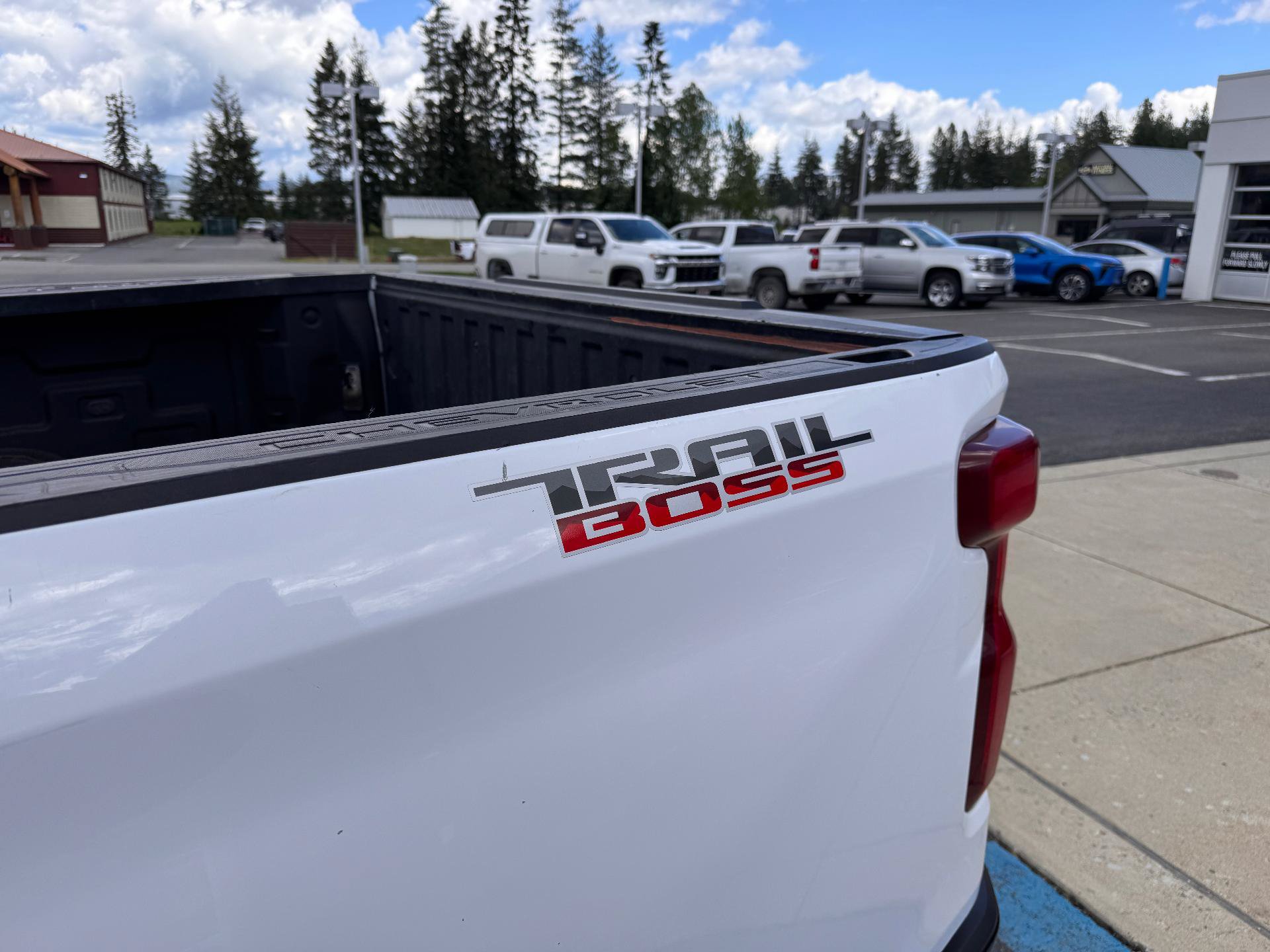 Used 2022 Chevrolet Silverado 1500 Custom Trail Boss AWD/4WD image 34