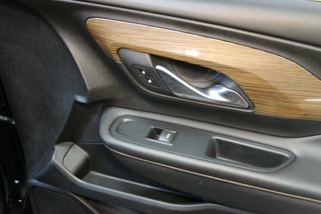 Used 2019 GMC Terrain SLE w/ Driver Convenience Package image 9