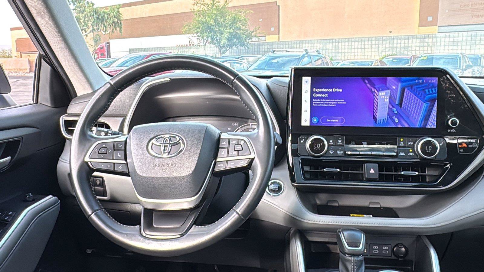 Used 2023 Toyota Highlander XLE FWD image 7