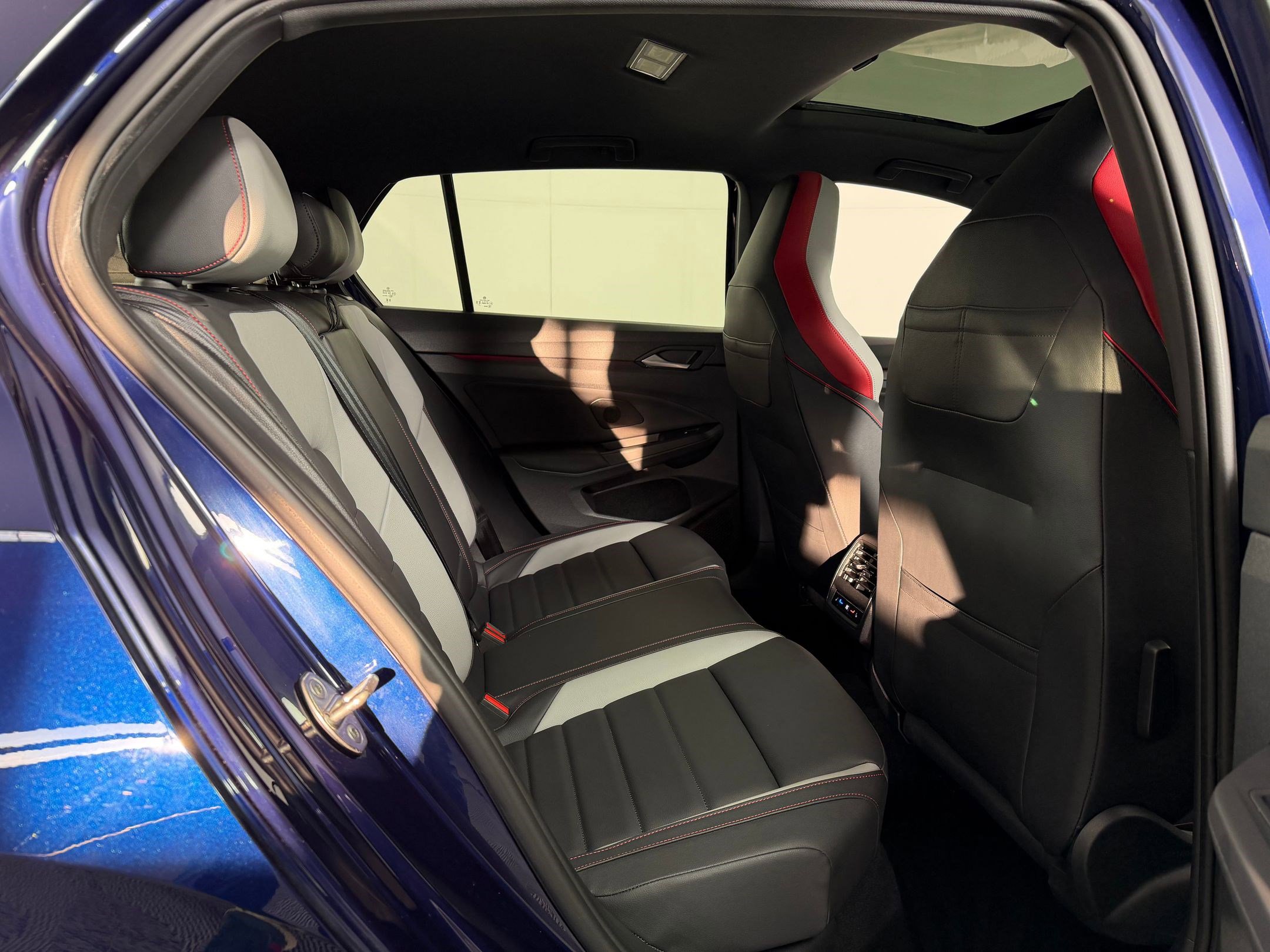 Used 2024 Volkswagen GTI Autobahn image 25