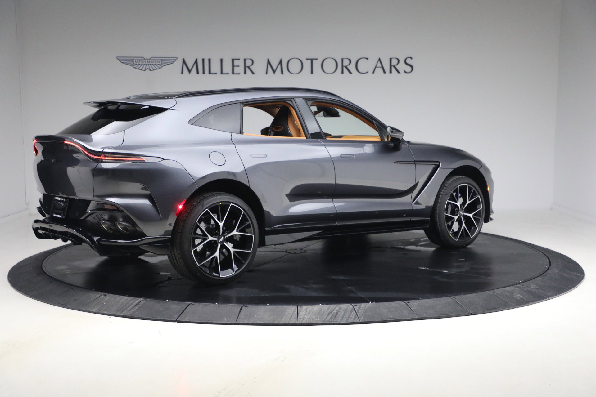 New 2026 Aston Martin DBX 707 image 8