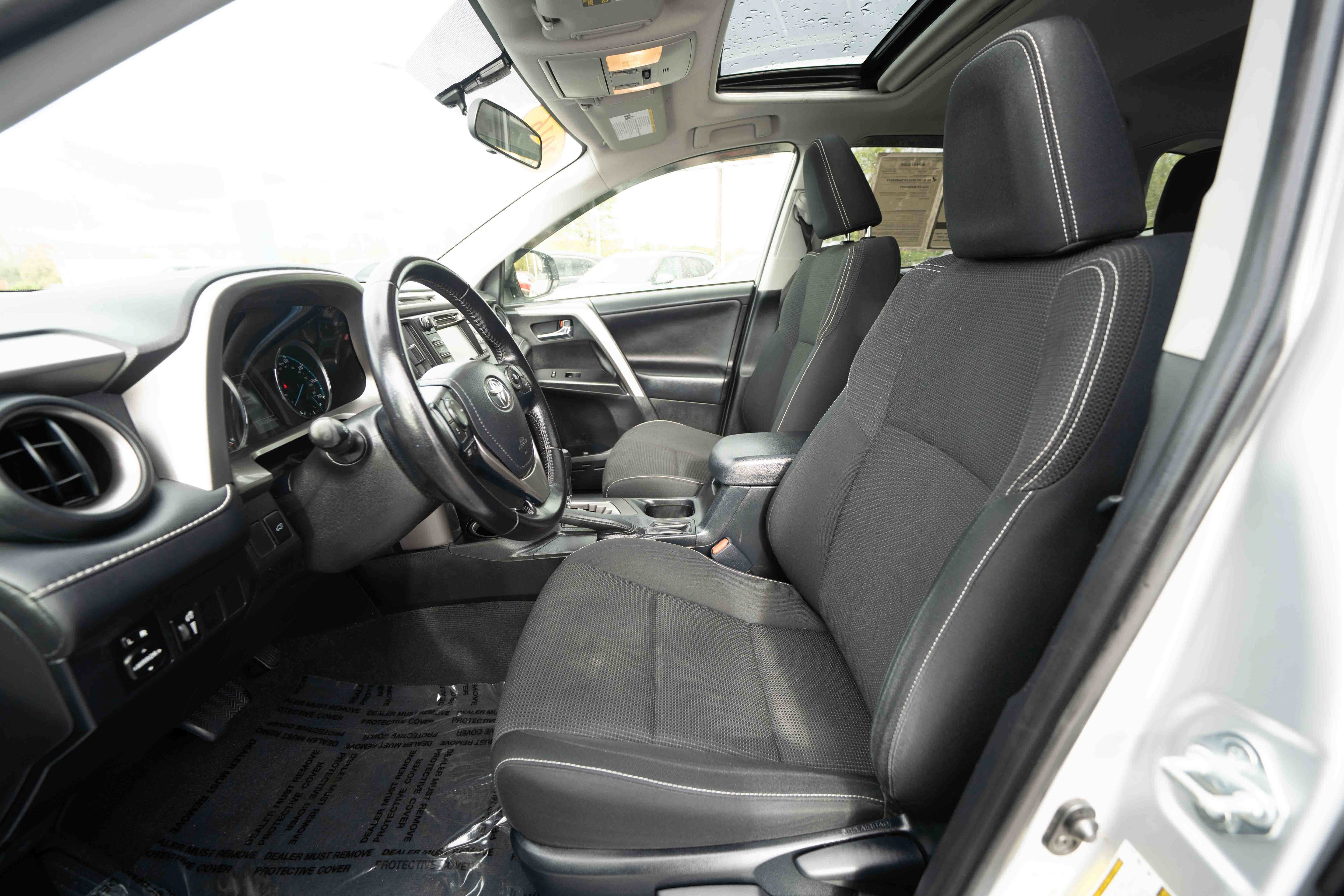 Used 2016 Toyota RAV4 XLE AWD/4WD image 9