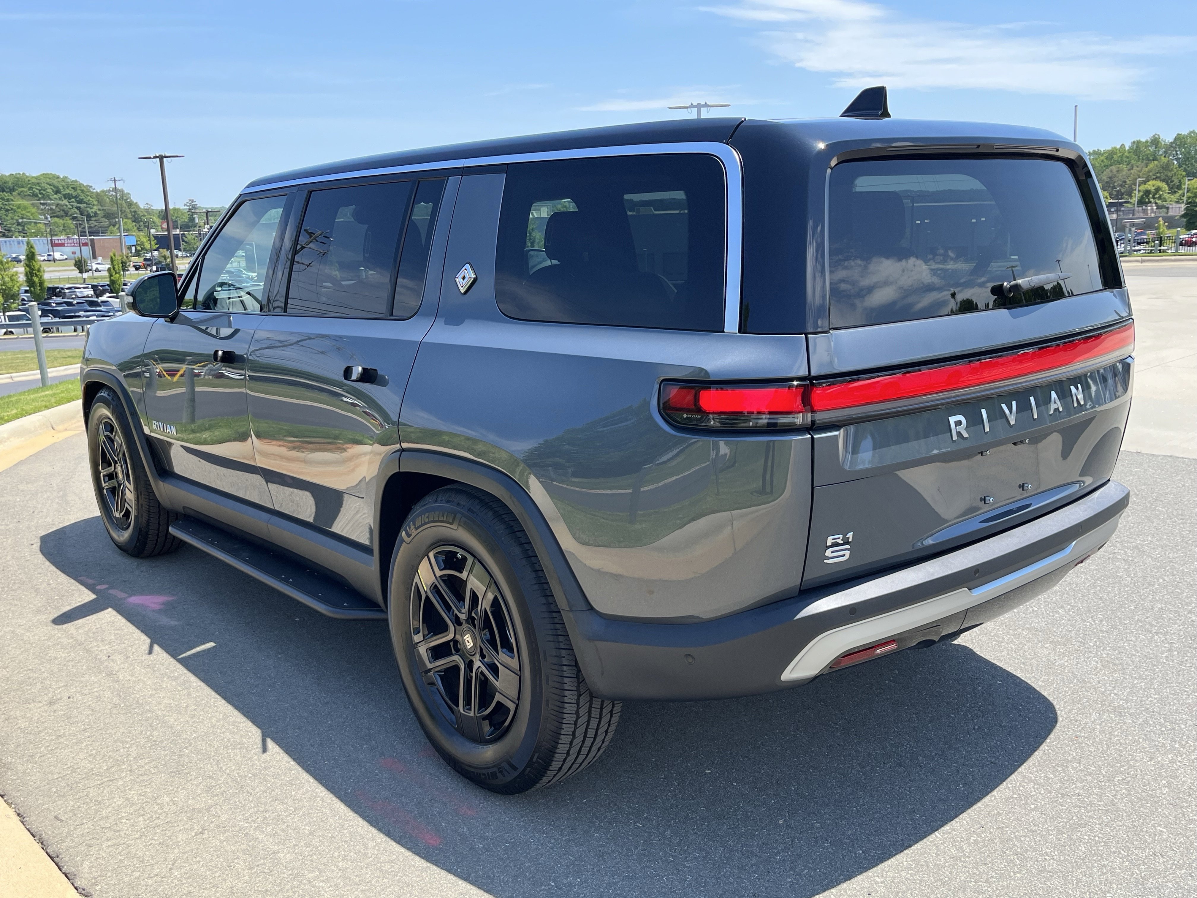 Used 2024 Rivian R1S Adventure AWD/4WD image 7