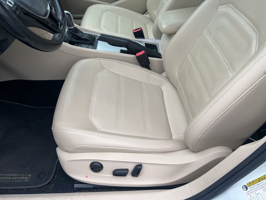 Used 2019 Volkswagen Passat 2.0T Wolfsburg w/ Wheels & Sunroof Package FWD image 13