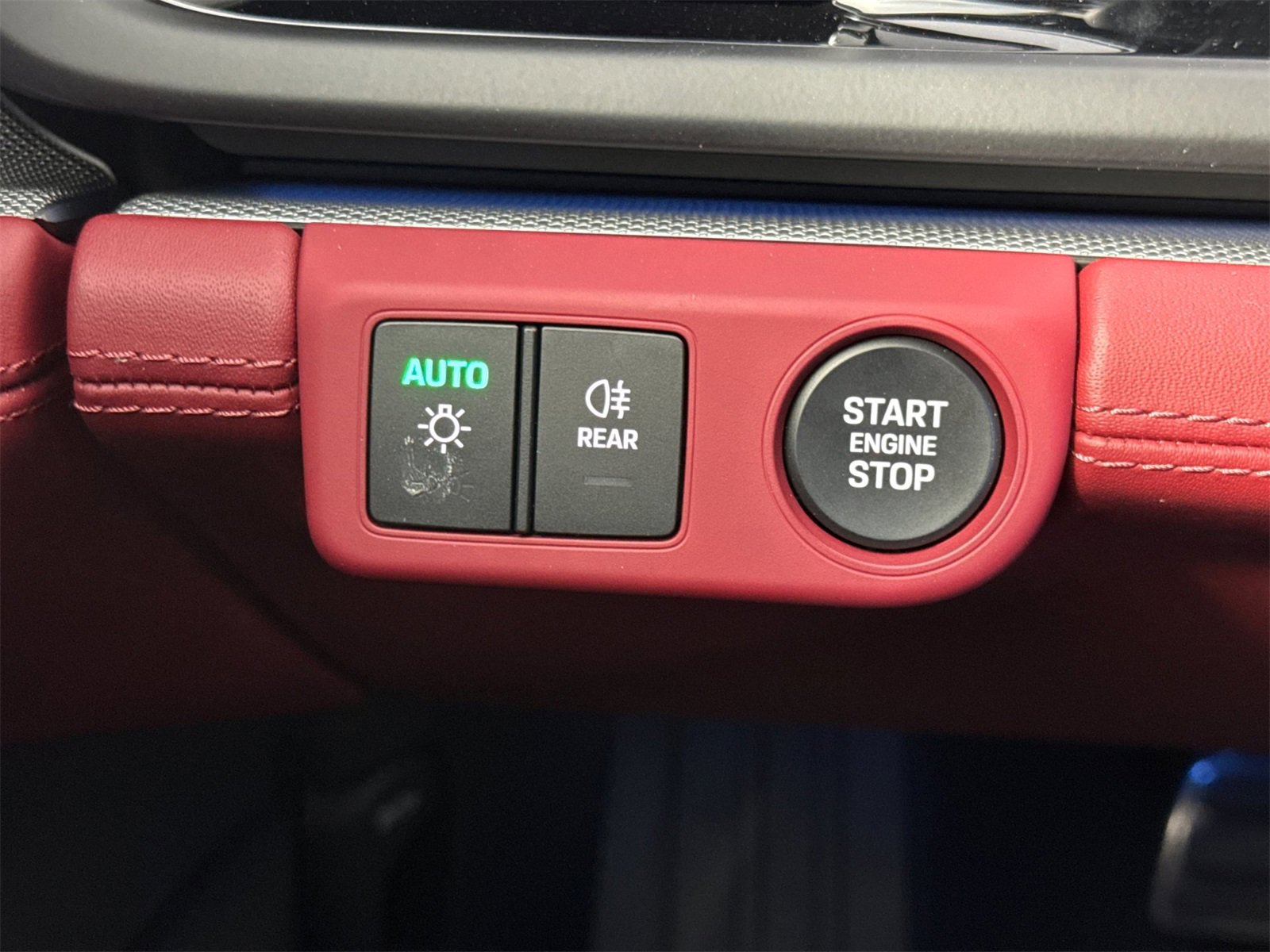 Certified 2025 Porsche Panamera image 32