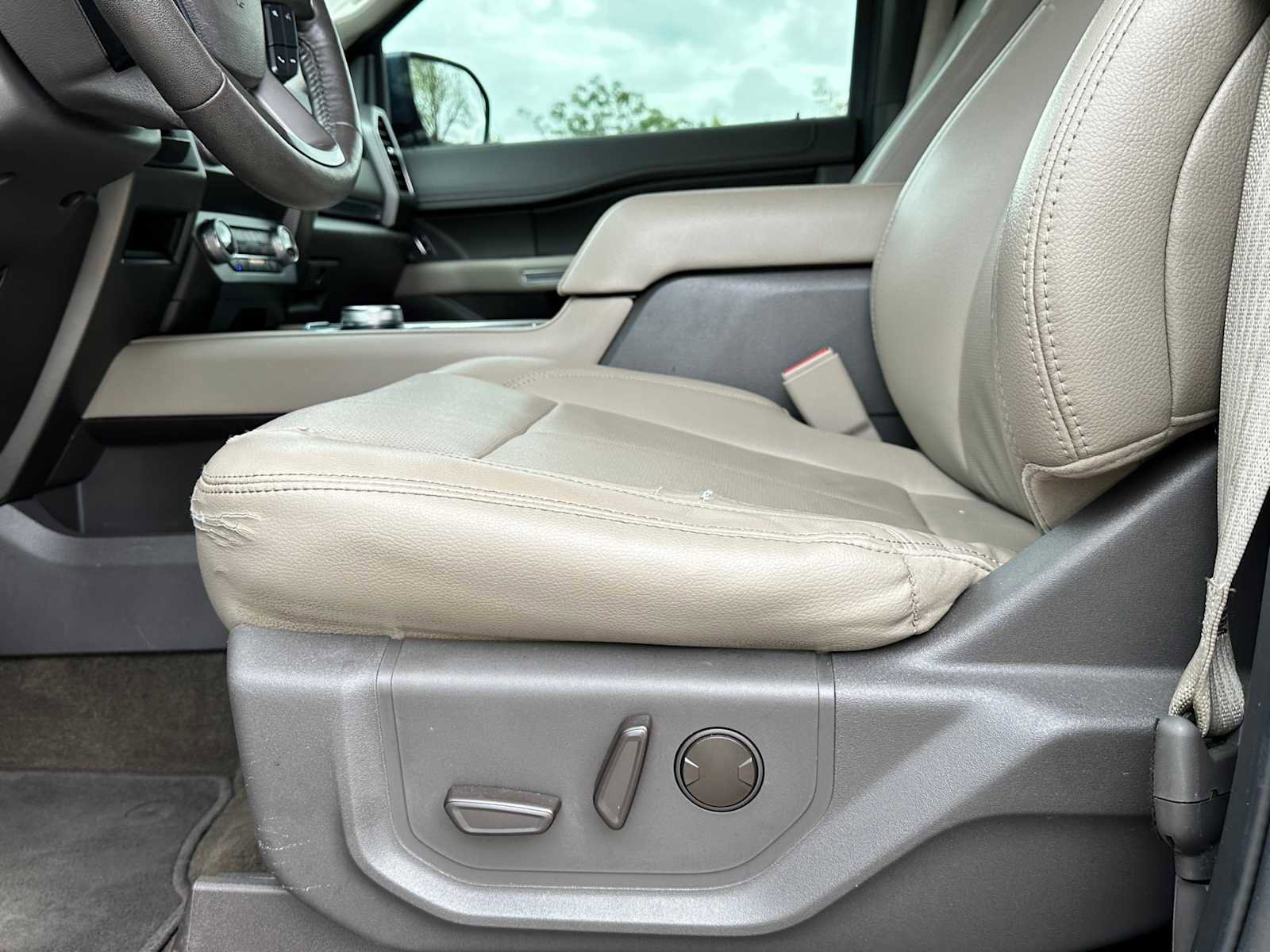 Used 2020 Ford Expedition XLT w/ Equipment Group 202A RWD image 18