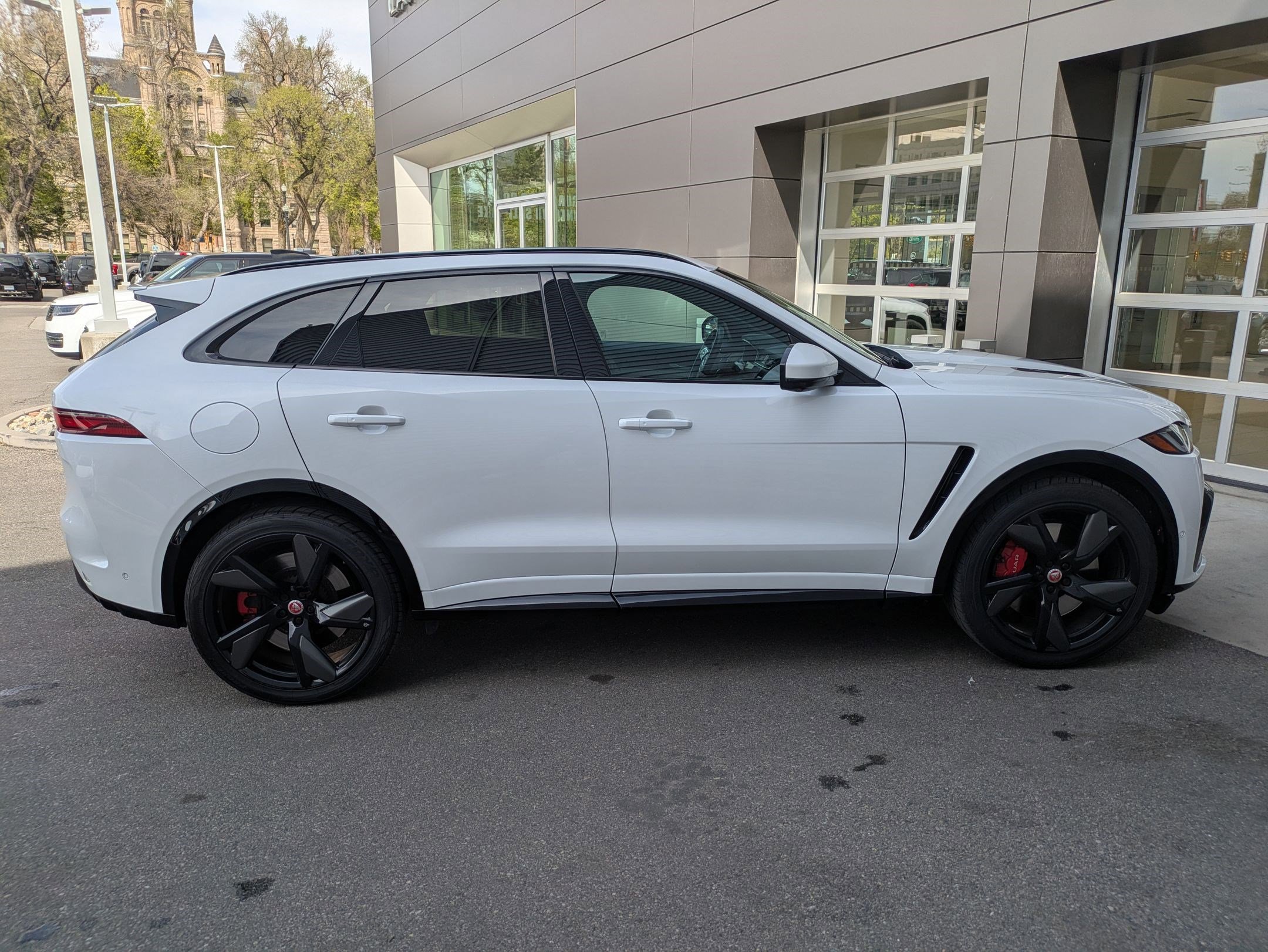 Used 2023 Jaguar F-PACE SVR image 5
