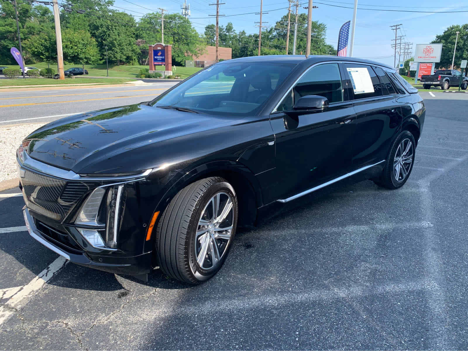 Used 2024 Cadillac Lyriq Luxury w/ LPO, Floor Liner Package AWD/4WD image 3