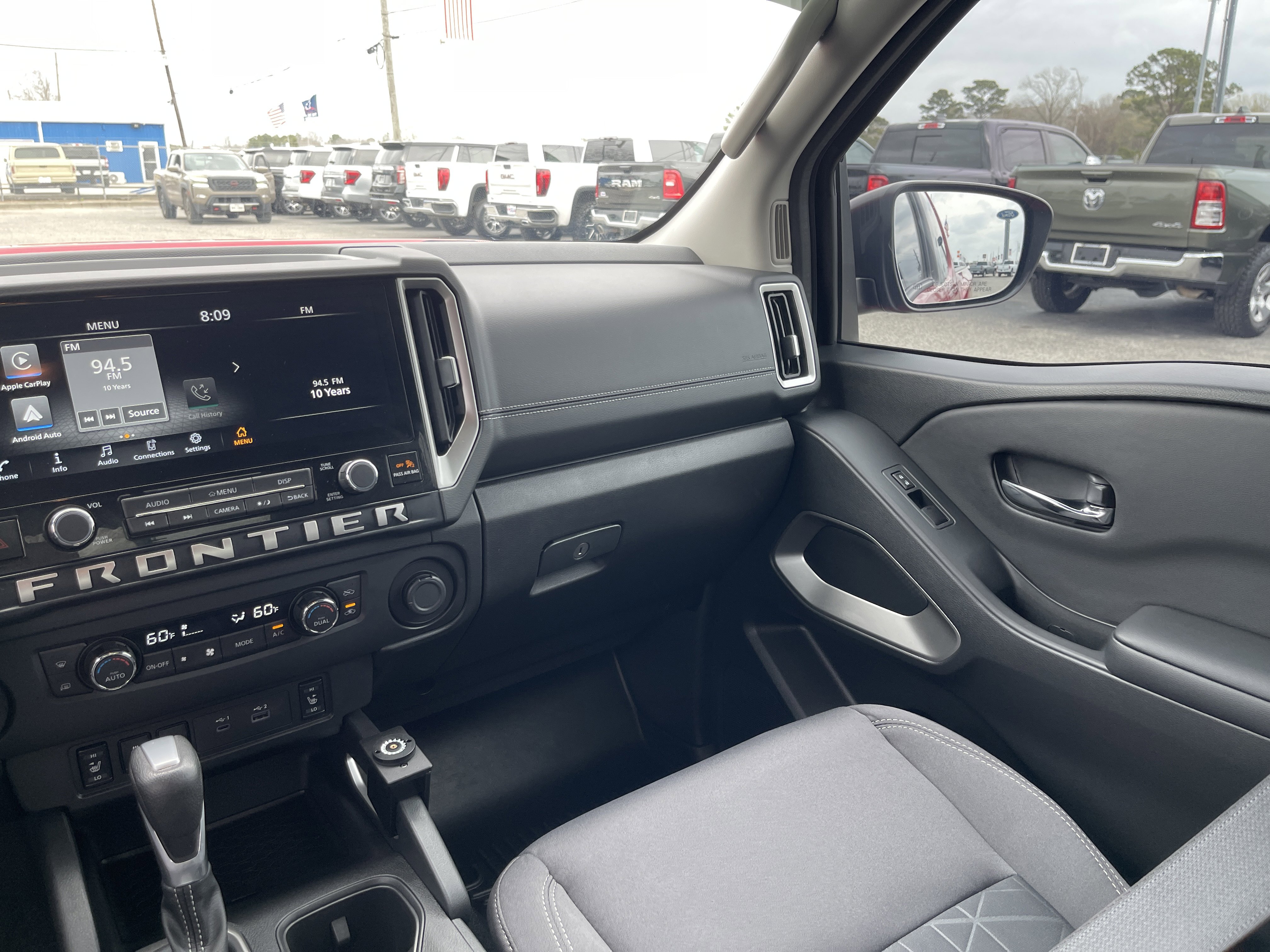 Used 2025 Nissan Frontier SV w/ SV Convenience Package image 26