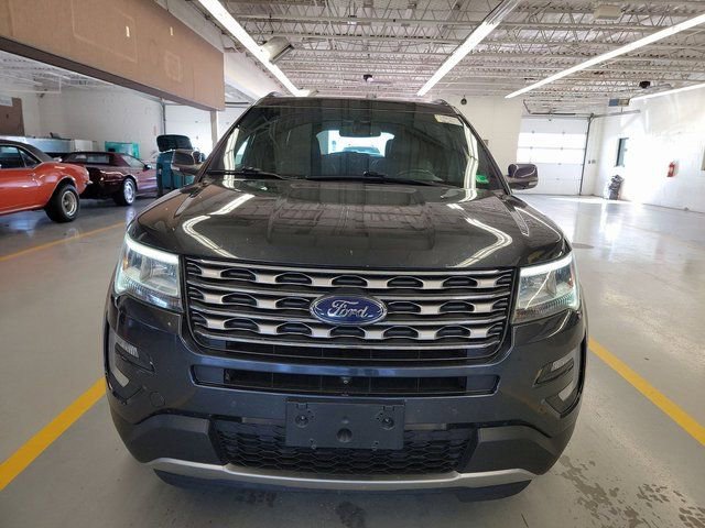 Used 2017 Ford Explorer Limited image 2
