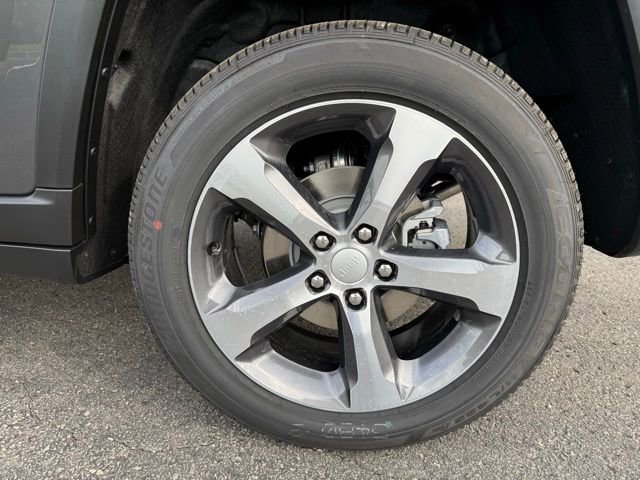 New 2025 Jeep Grand Cherokee Limited w/ Luxury Tech Group II image 8