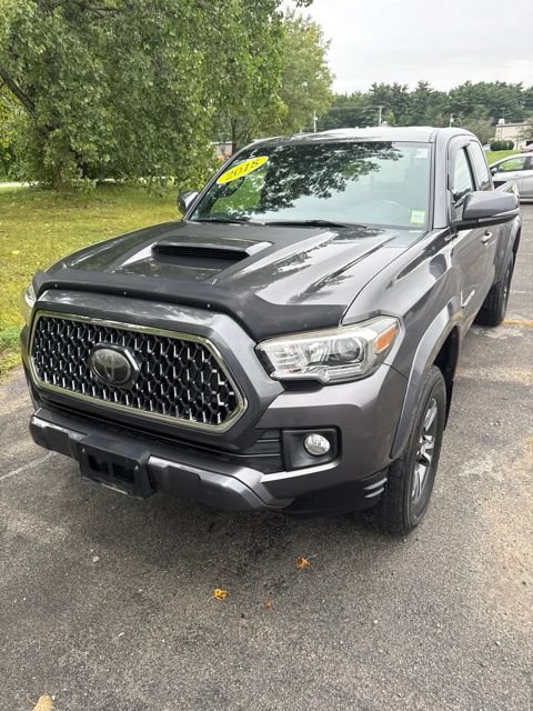 Used 2018 Toyota Tacoma TRD Sport AWD/4WD image 3