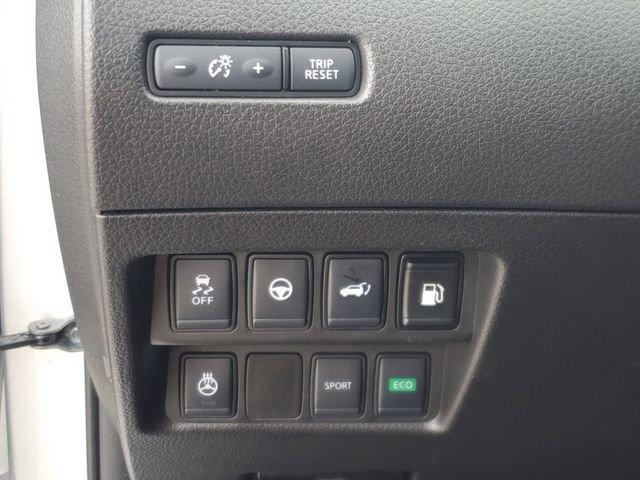 Used 2020 Nissan Rogue SV w/ Premium Package FWD image 19