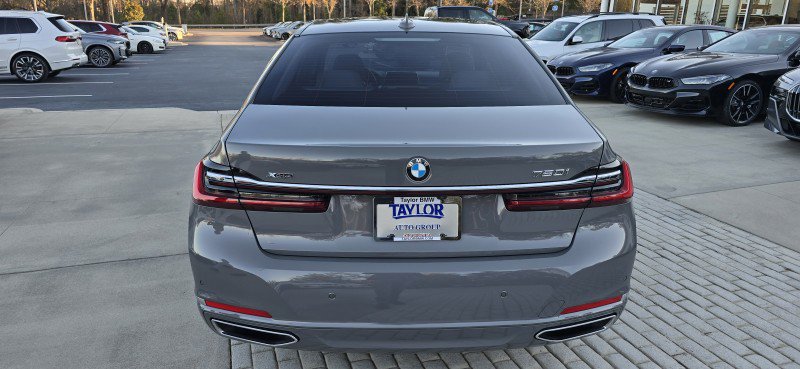 Used 2021 BMW 750i xDrive w/ Executive Package image 7