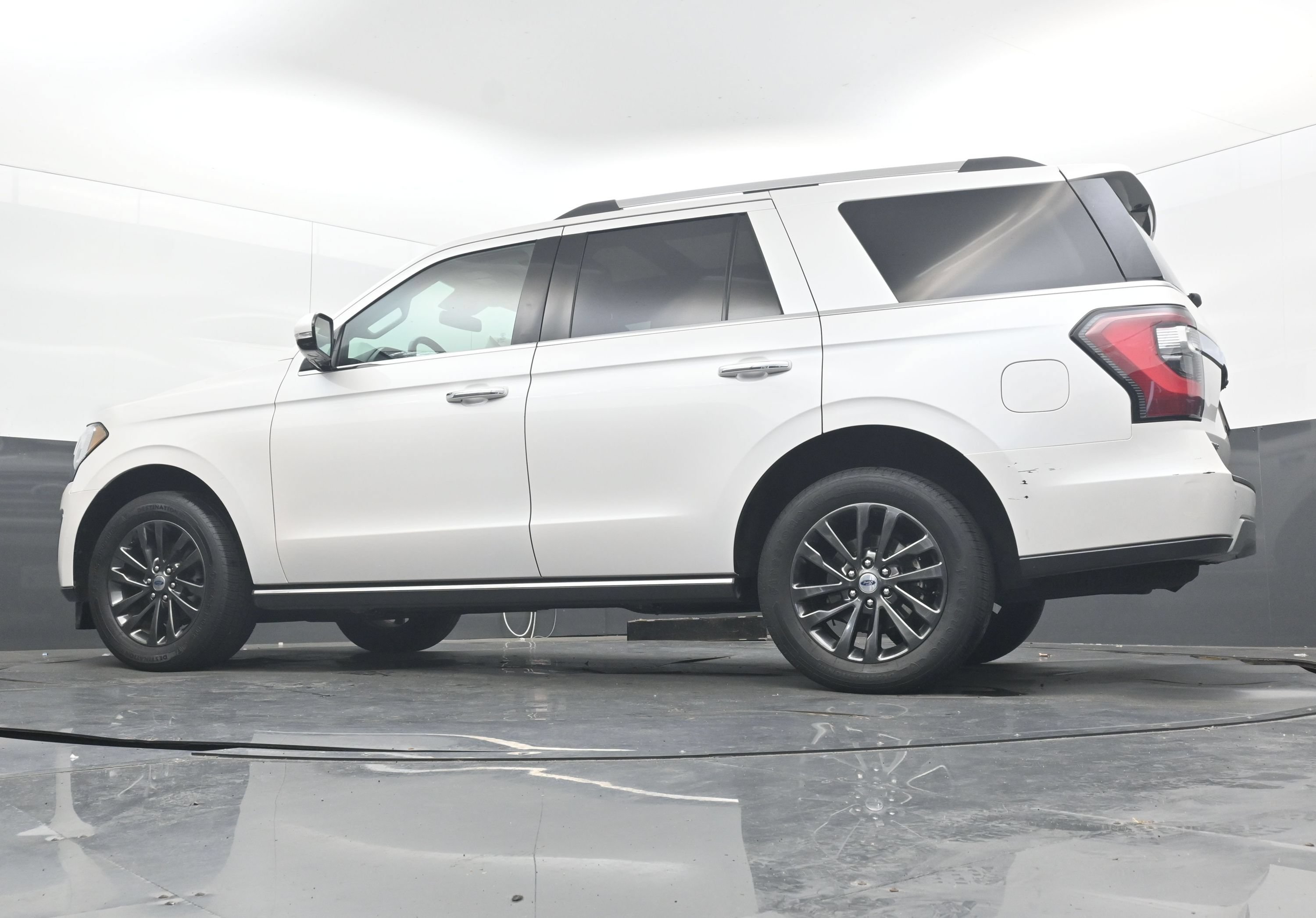 Used 2019 Ford Expedition Limited w/ Equipment Group 301A RWD image 30