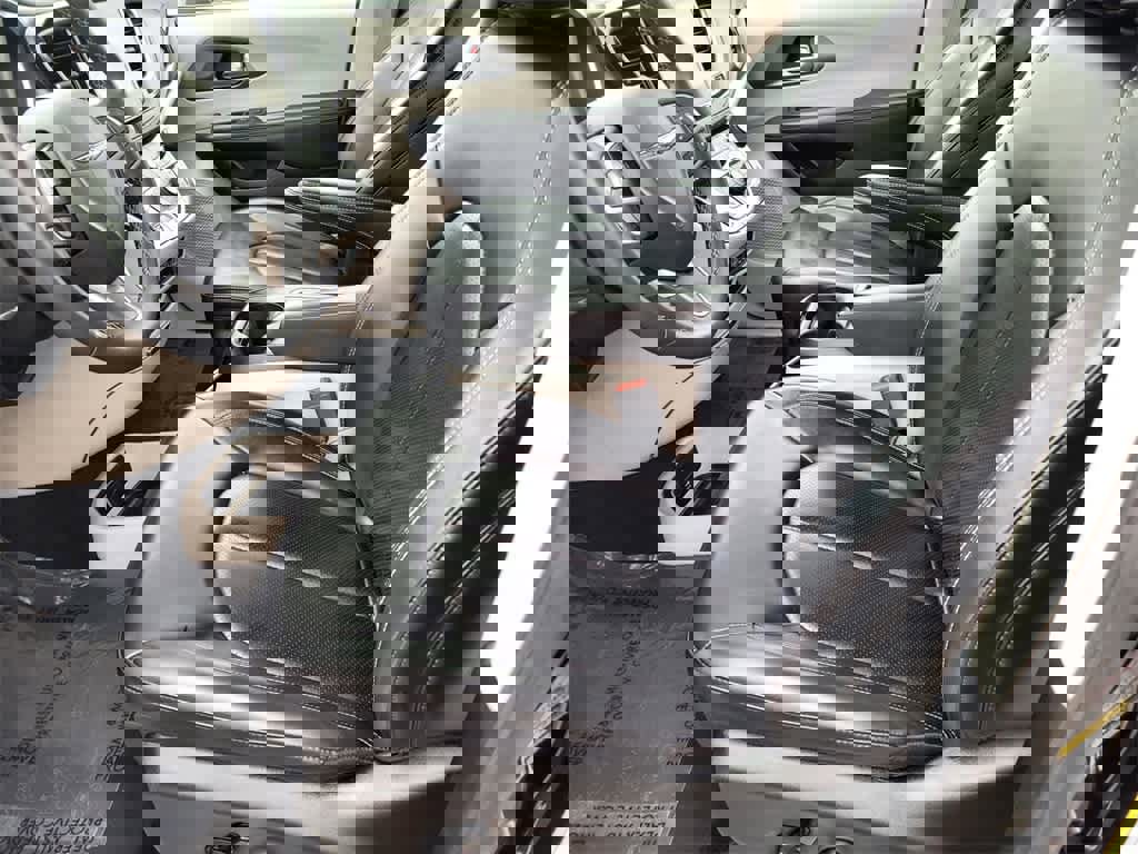 Used 2023 Chrysler Pacifica Touring-L image 14