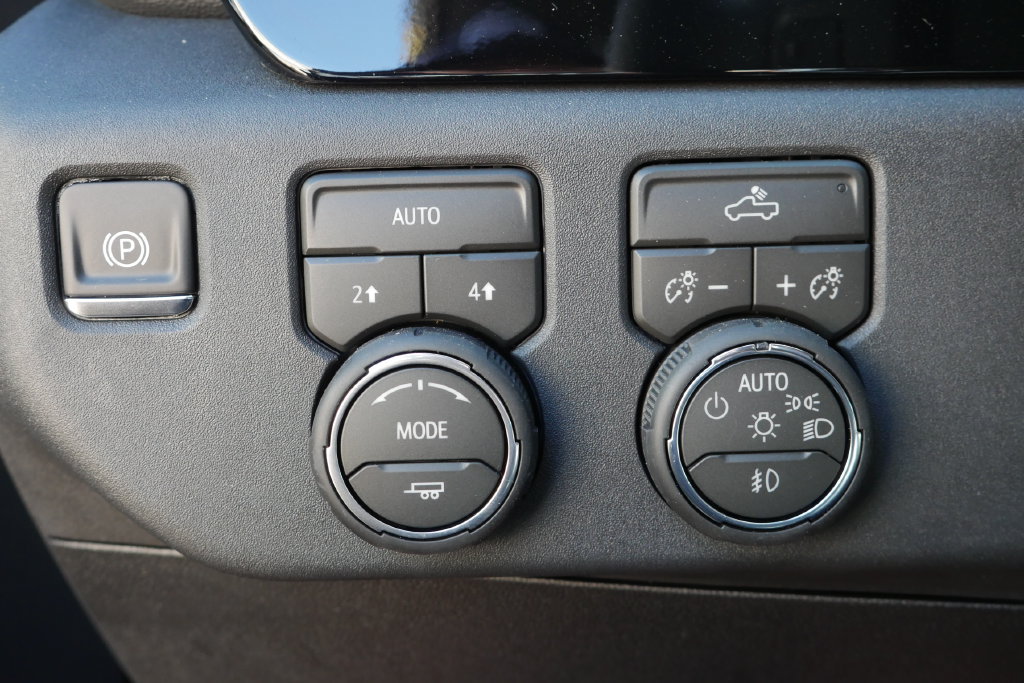 New 2026 Chevrolet Silverado 1500 RST w/ Dark Appearance Package AWD/4WD image 21