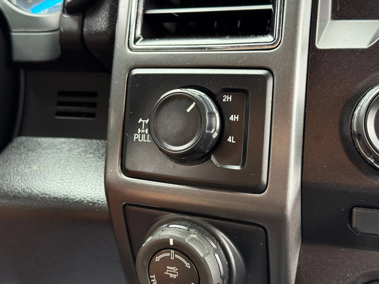 Used 2018 Ford F150 XLT w/ Equipment Group 302A Luxury AWD/4WD image 23