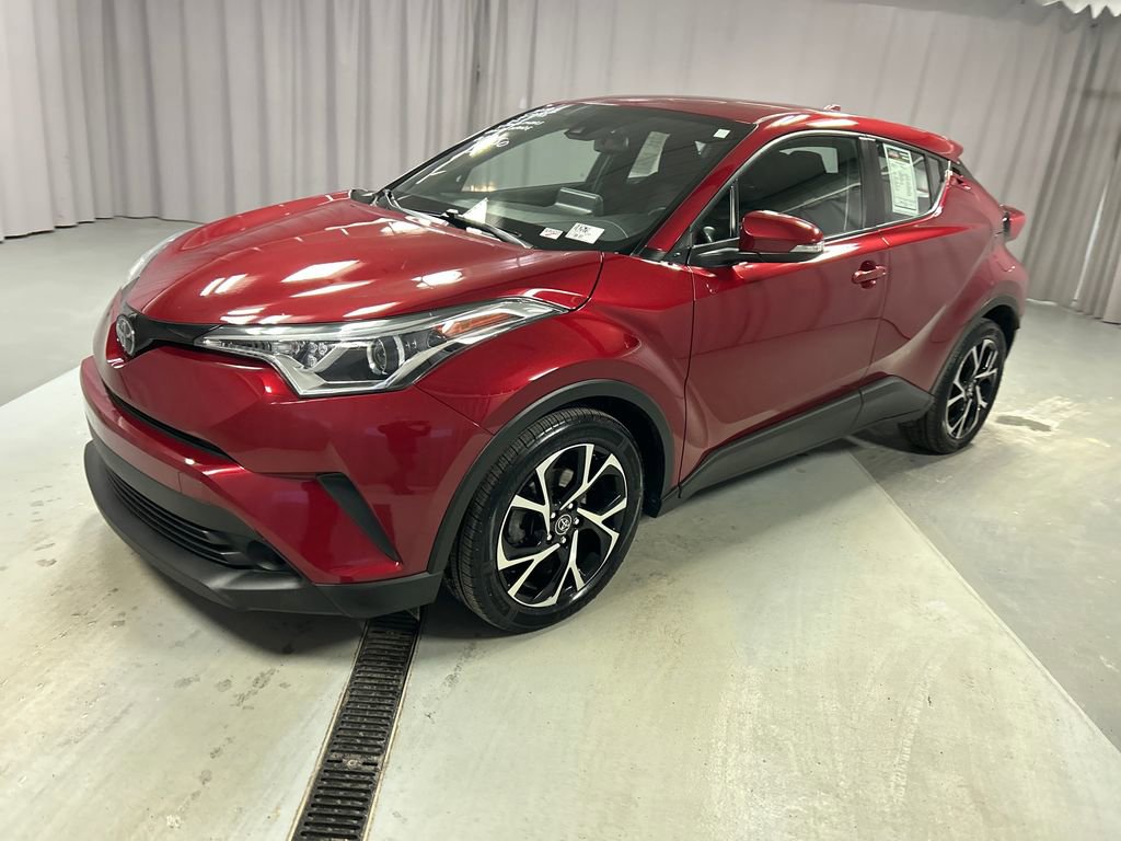 Used 2019 Toyota C-HR XLE video 3