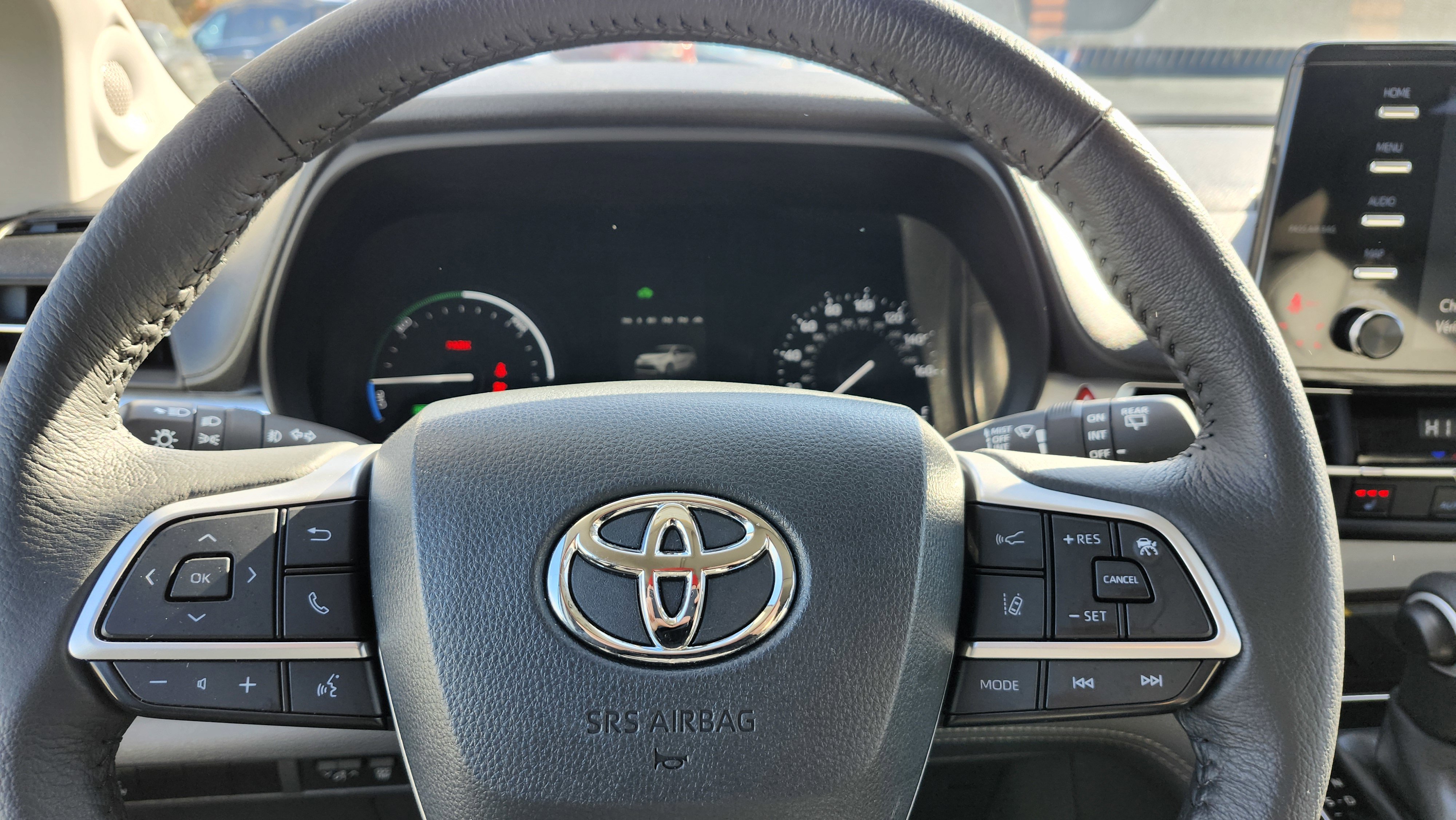 Used 2024 Toyota Sienna XLE w/ XLE Plus Package image 29