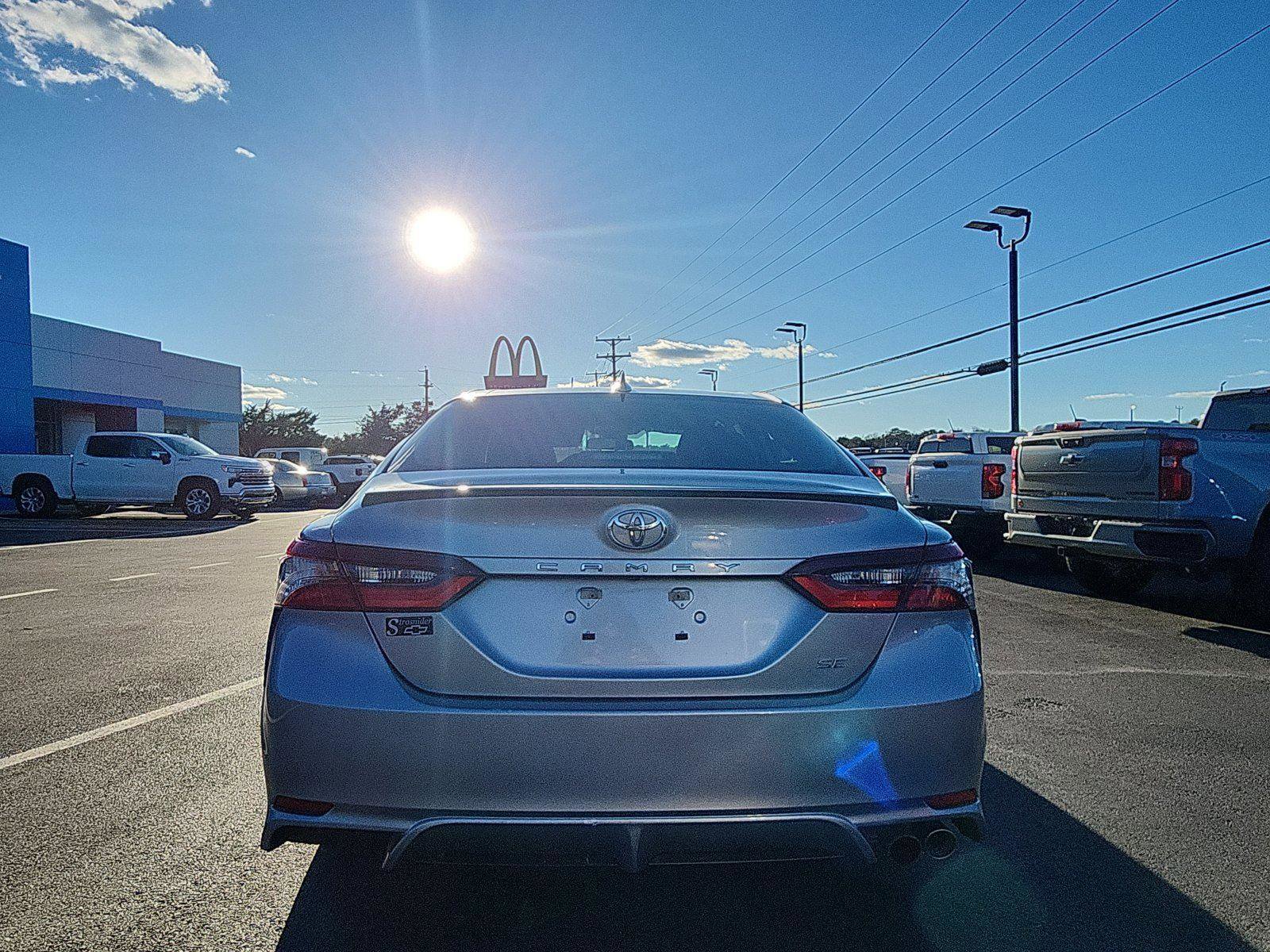 Used 2023 Toyota Camry SE image 4