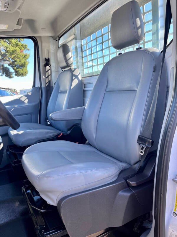 Used 2018 Ford Transit 250 138 RWD image 16