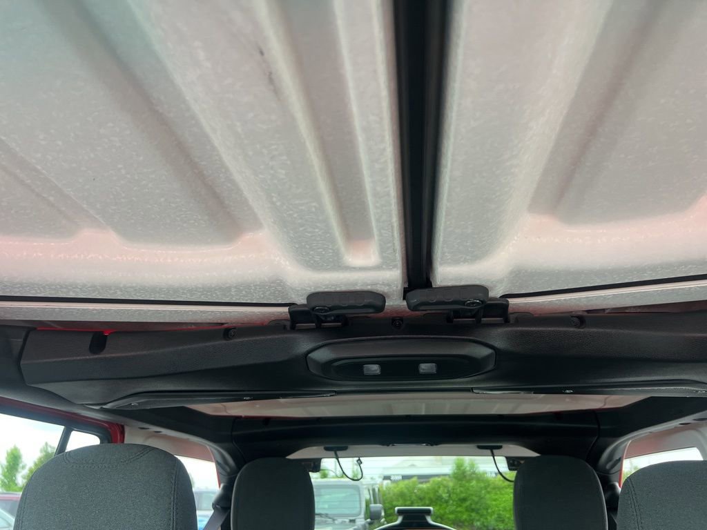 Used 2025 Jeep Wrangler Unlimited Sahara w/ Safety Group AWD/4WD image 51