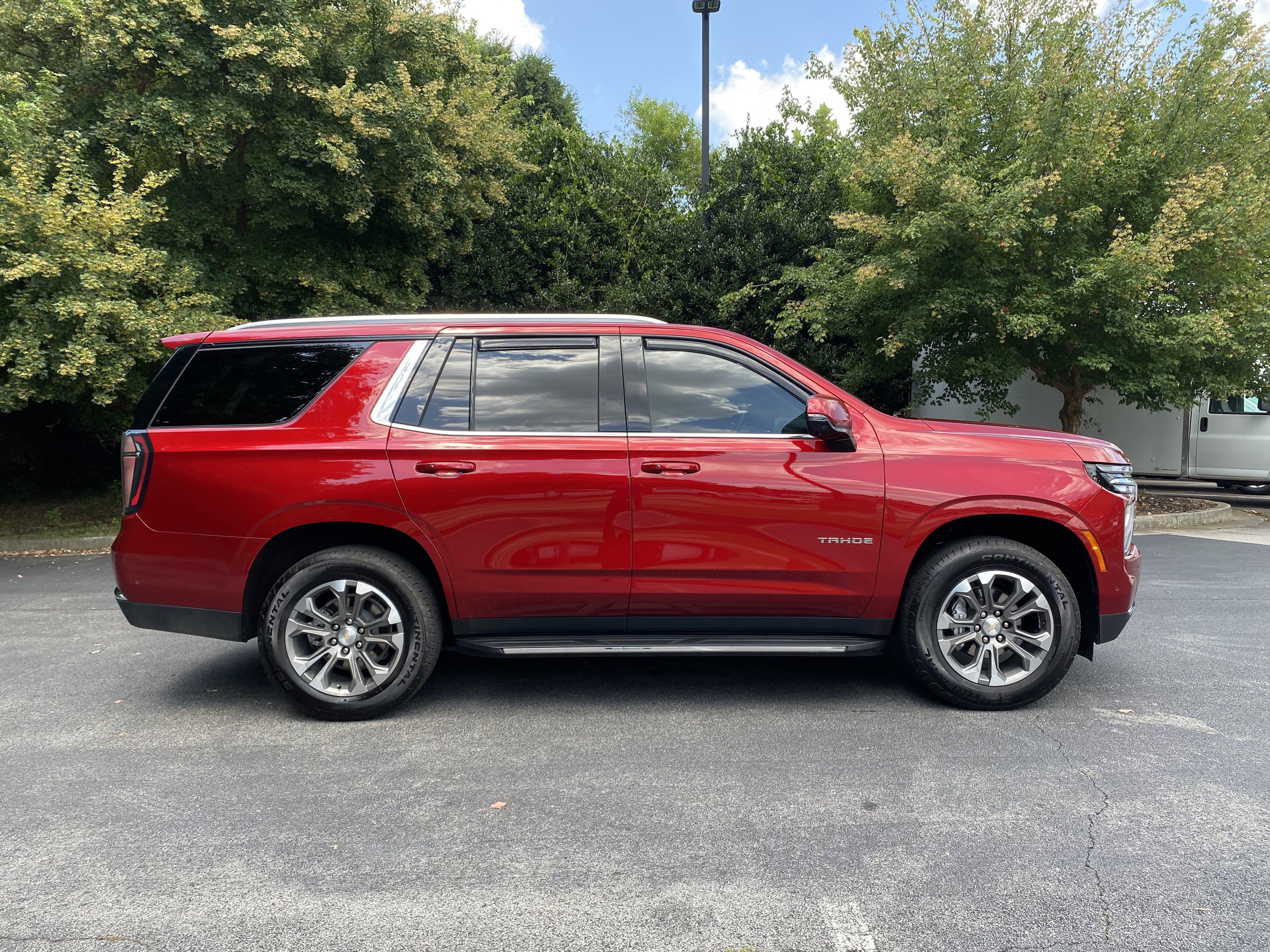 Used 2025 Chevrolet Tahoe LT w/ Comfort Package AWD/4WD image 10