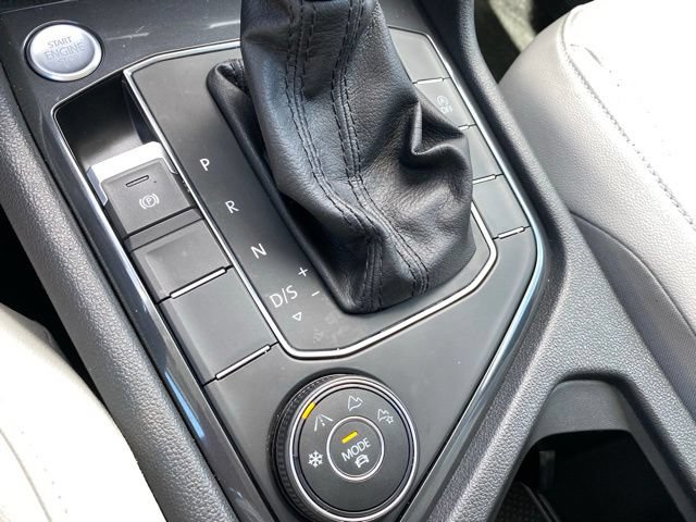 Used 2020 Volkswagen Tiguan SE w/ 3rd Row Seat Package AWD/4WD image 18