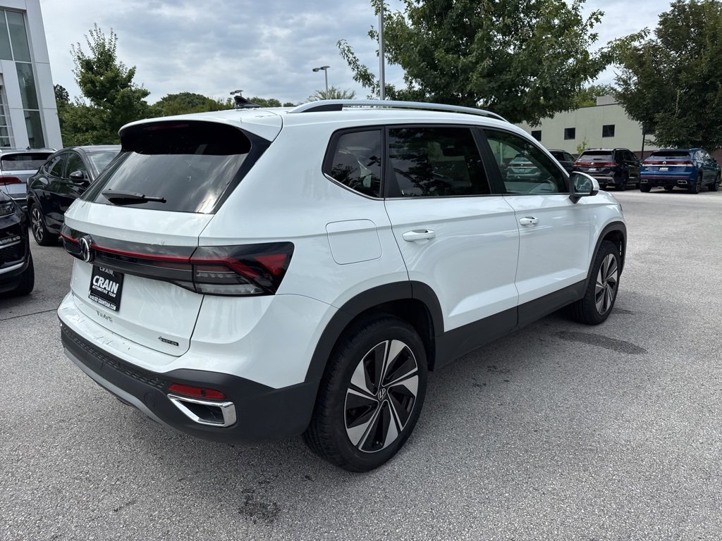Used 2025 Volkswagen Taos SE image 3