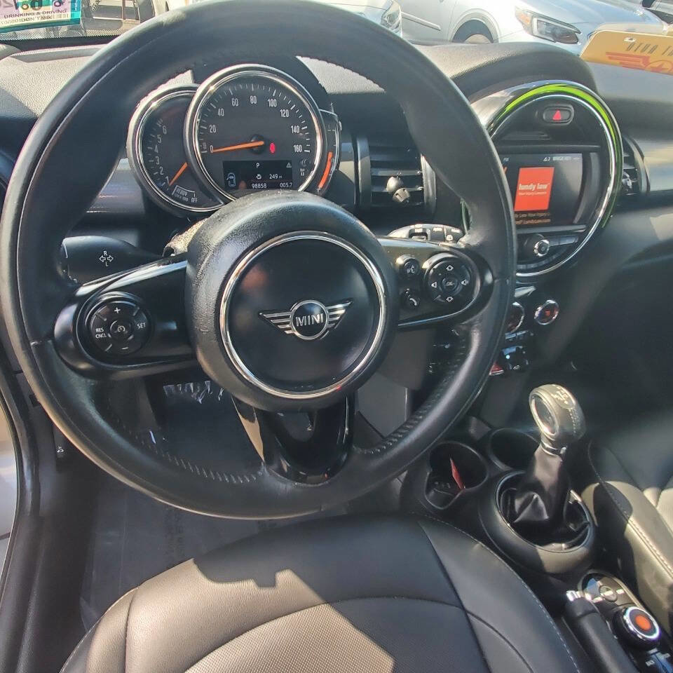 Used 2019 MINI Cooper 4-Door Hardtop image 15
