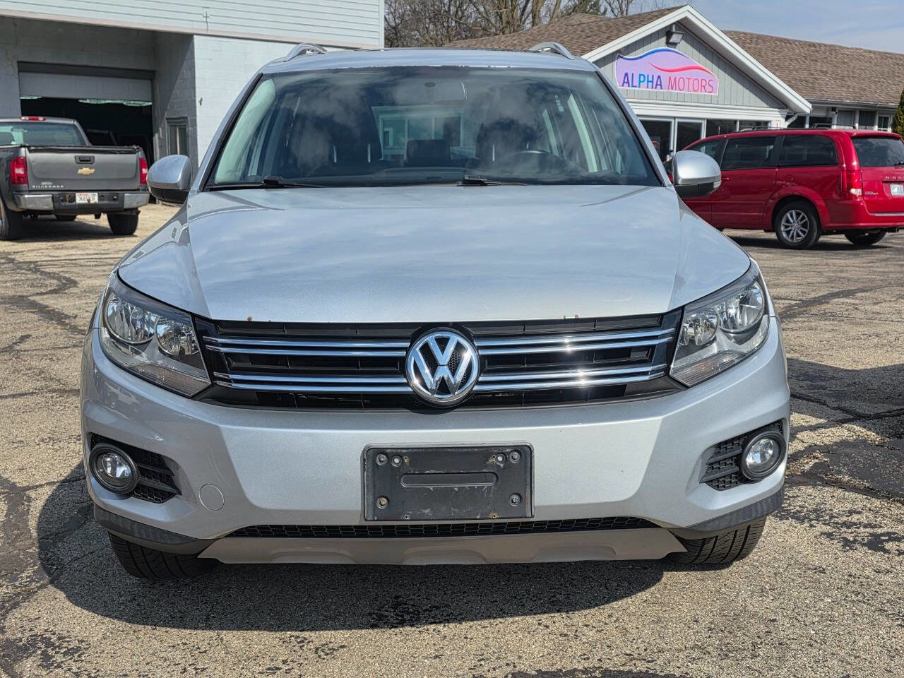Used 2012 Volkswagen Tiguan SE FWD image 2