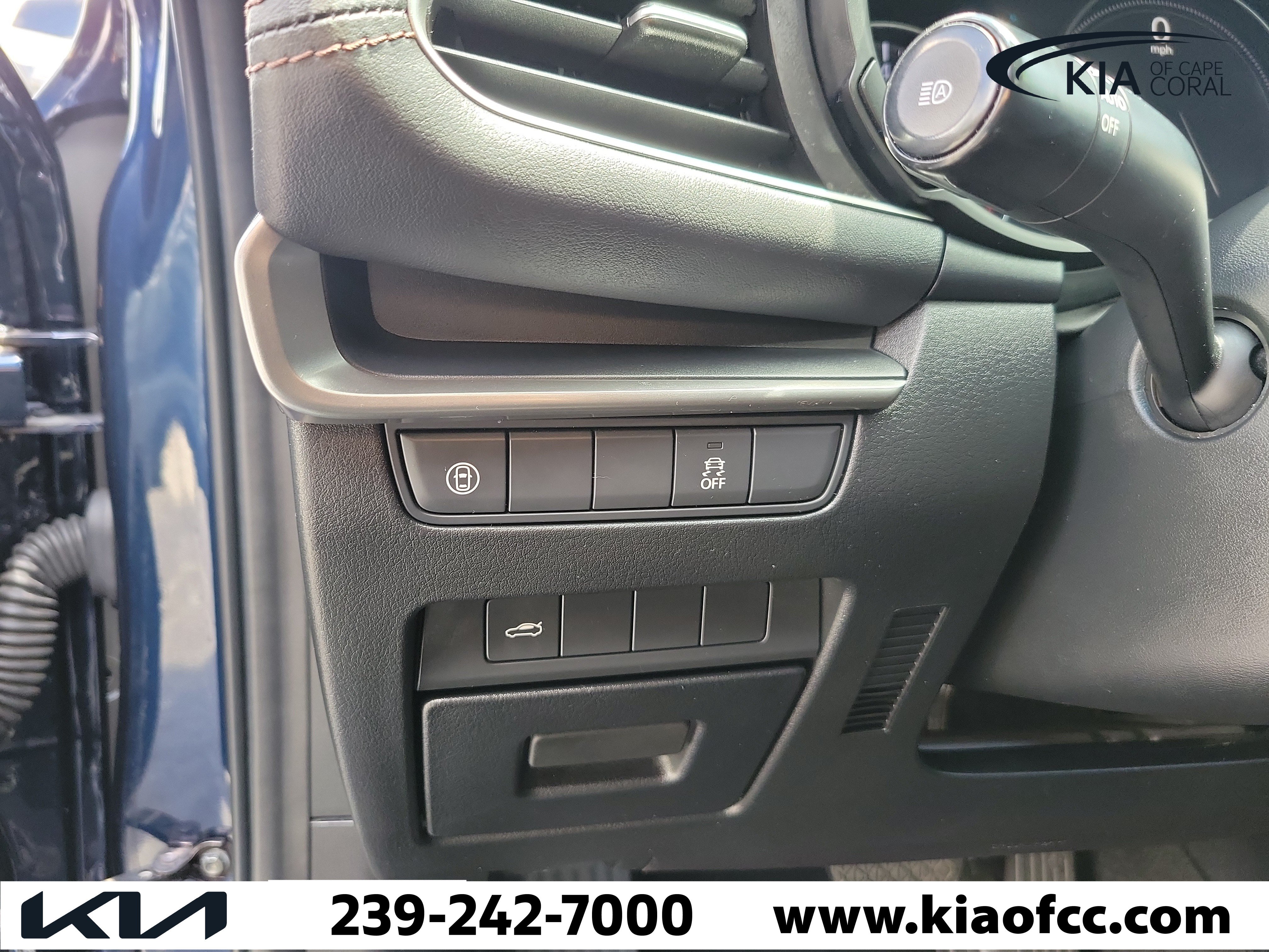 Used 2020 MAZDA MAZDA3 Sedan FWD image 21