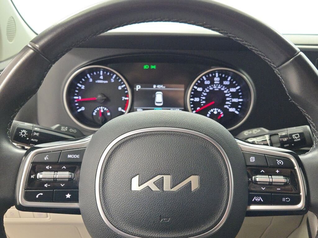 Used 2024 Kia Carnival LX image 37