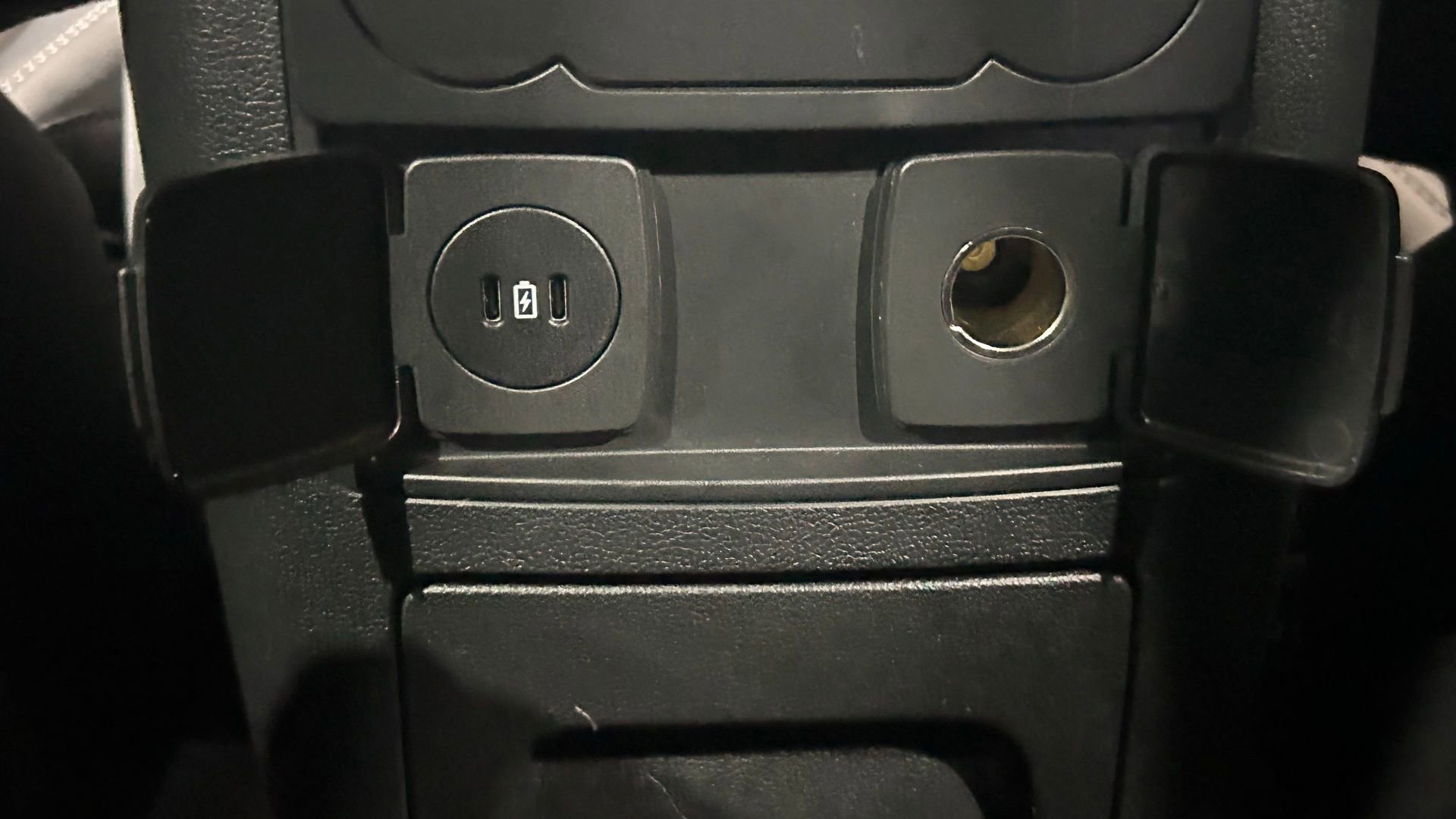 Used 2023 Ford Explorer XLT w/ Equipment Group 202A AWD/4WD image 93