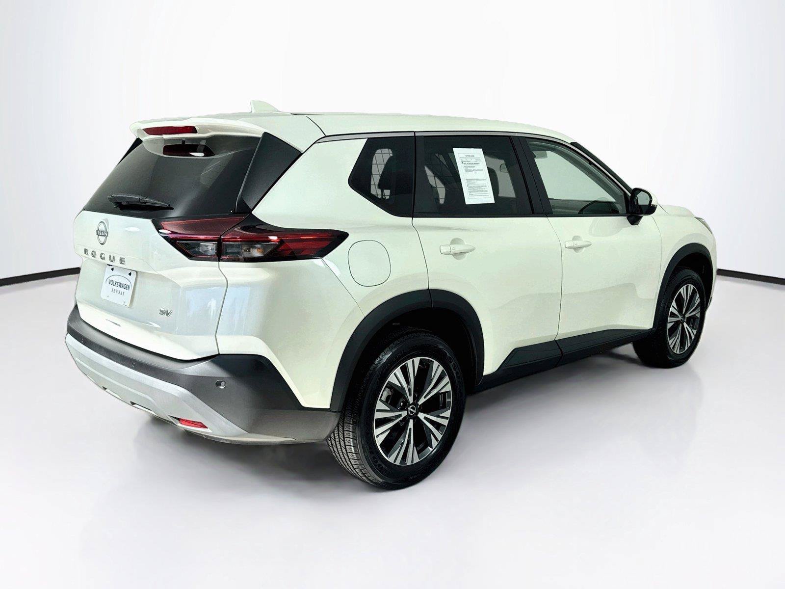 Used 2022 Nissan Rogue SV FWD image 2