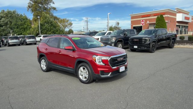 Used 2023 GMC Terrain SLE w/ Driver Convenience Package FWD image 2