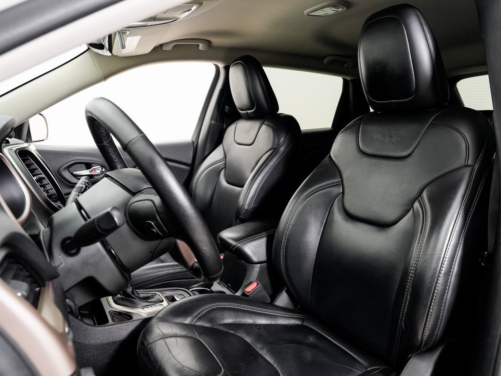 Used 2017 Jeep Cherokee Limited image 5