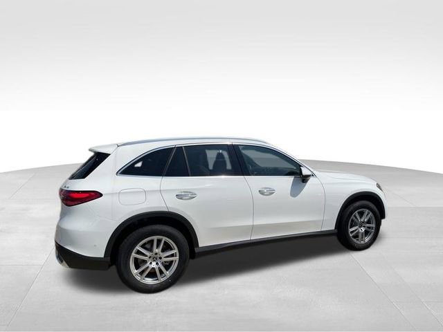 Used 2025 Mercedes-Benz GLC 300 4MATIC image 8