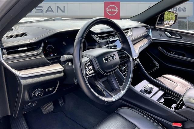 Used 2022 Jeep Grand Cherokee L Overland w/ Luxury Tech Group IV RWD image 16