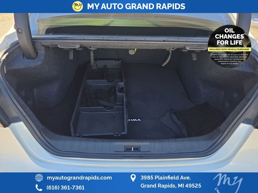 Used 2023 Nissan Maxima SR w/ Sport Mat Group image 24