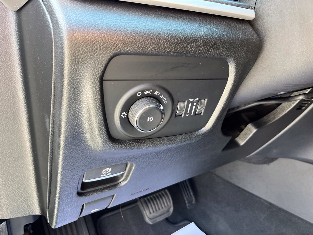 Used 2023 Jeep Grand Cherokee Limited AWD/4WD image 8
