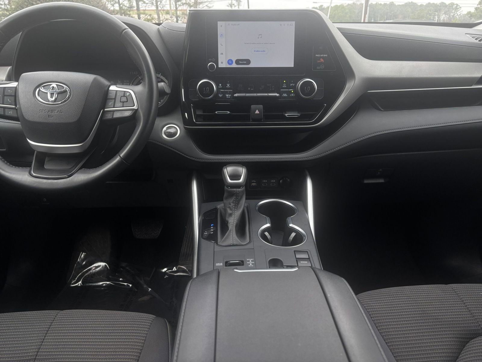 Used 2025 Toyota Highlander LE image 17