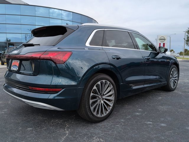 Used 2019 Audi e-tron Prestige w/ Prestige Package image 4