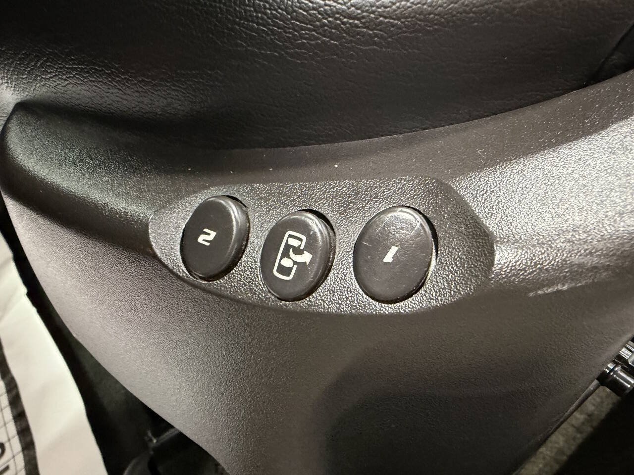 Used 2004 Cadillac XLR RWD image 38