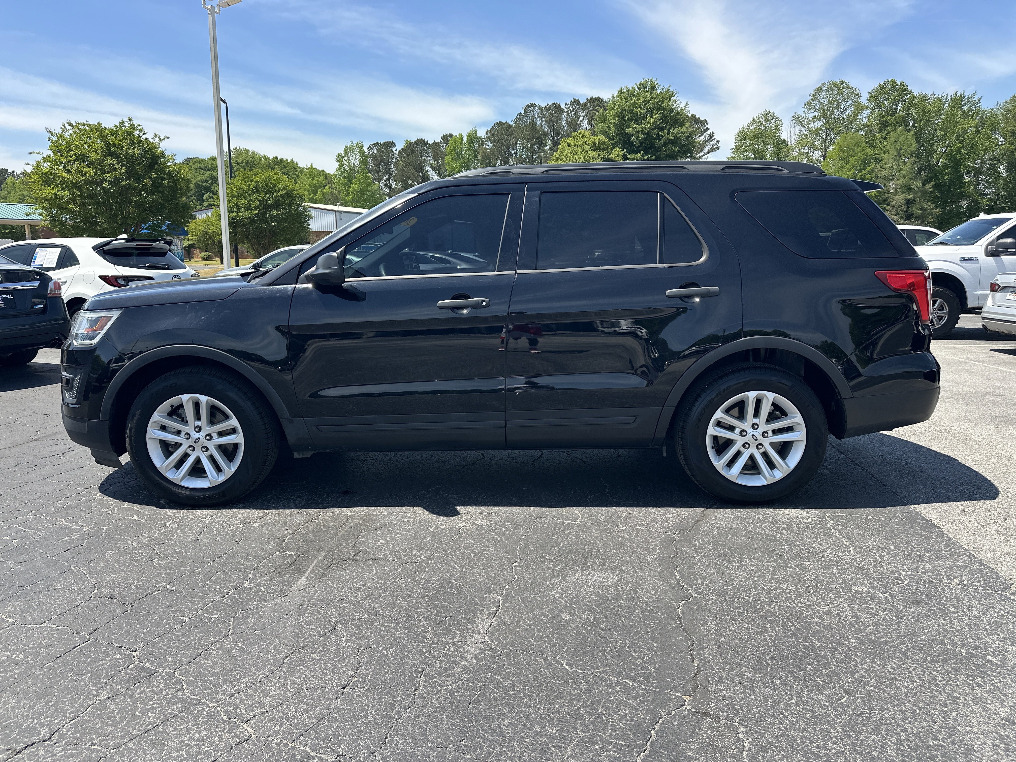Used 2017 Ford Explorer FWD image 5