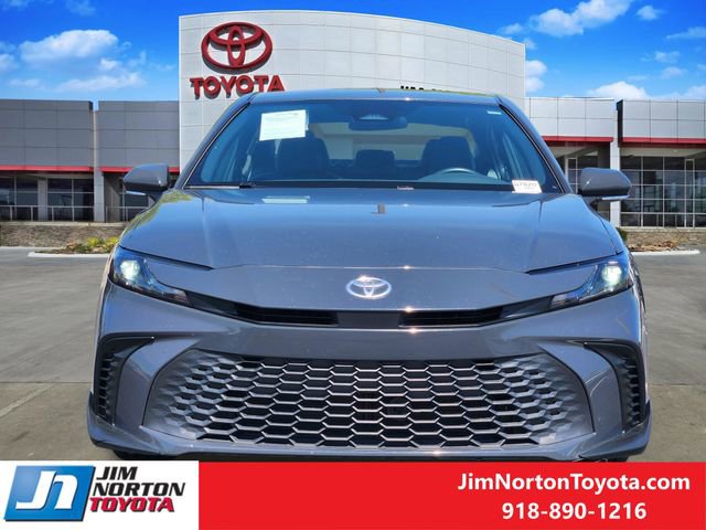 Used 2025 Toyota Camry SE FWD image 2