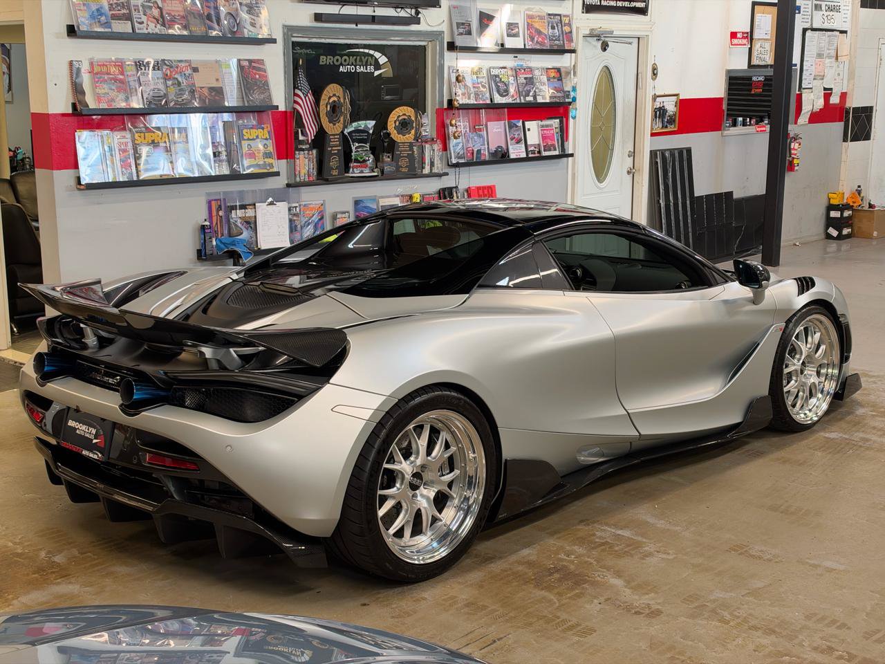 Used 2020 McLaren 720S Performance RWD image 8