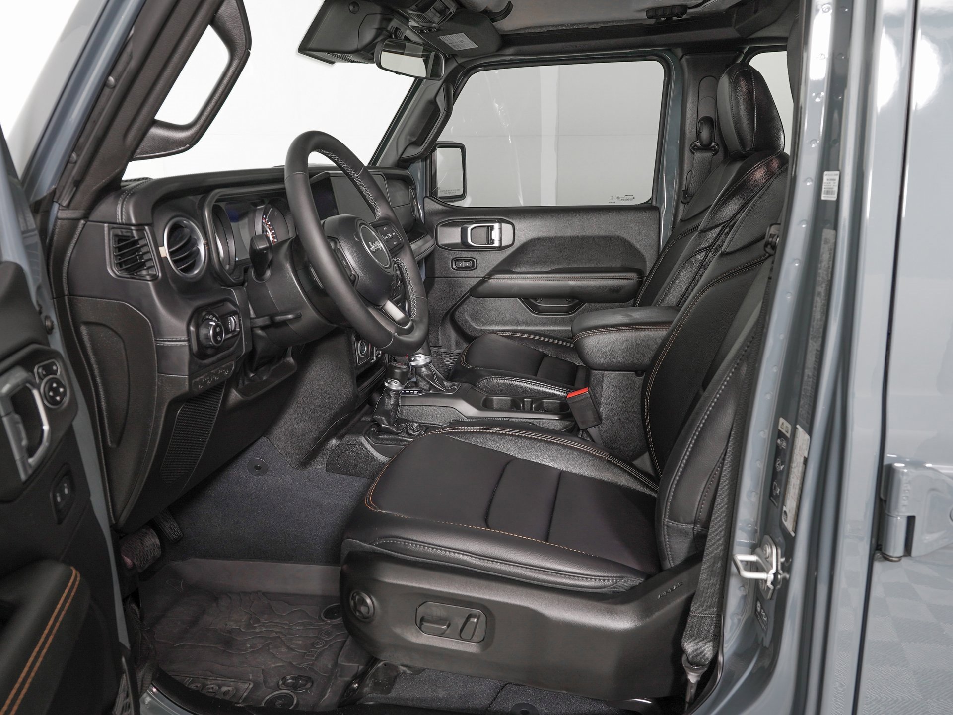 Used 2025 Jeep Gladiator Sport image 13